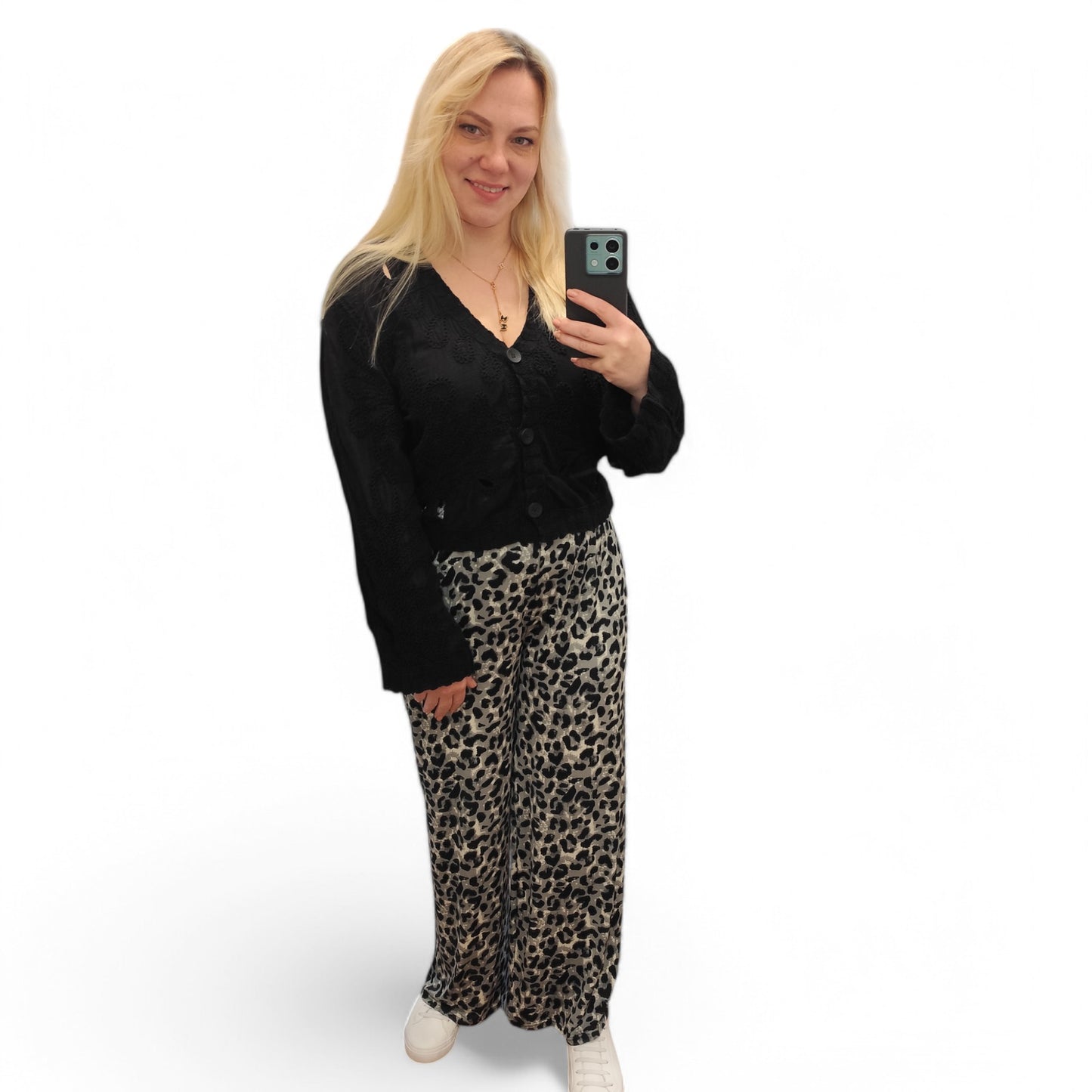 Strickjacke im Häkellook in Schwarz
