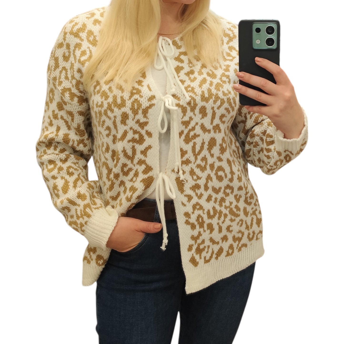 Strickjacke zum Binden mit Leomuster in Beige-Weiß