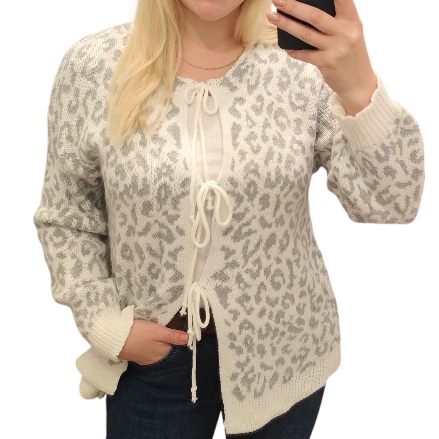 Strickjacke zum Binden mit Leomuster in Grau-Weiß