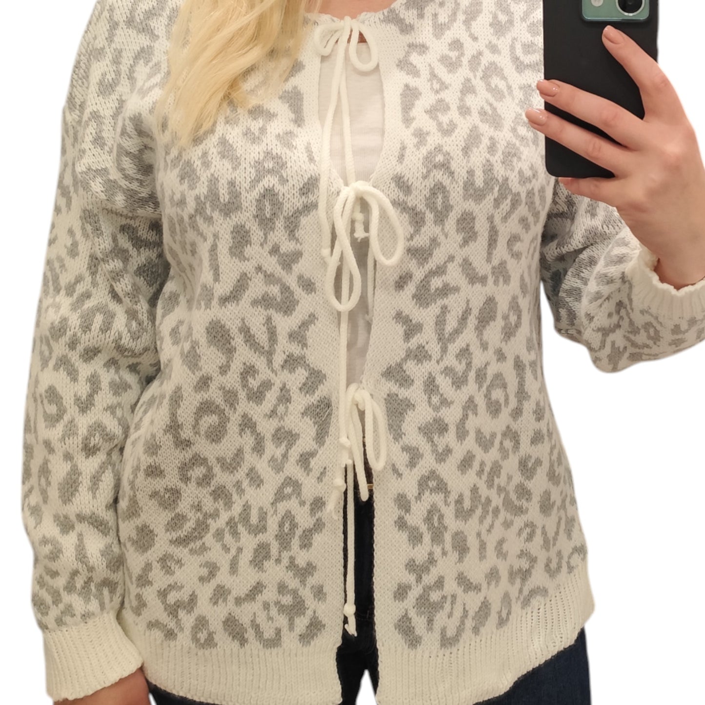 Strickjacke zum Binden mit Leomuster in Grau-Weiß