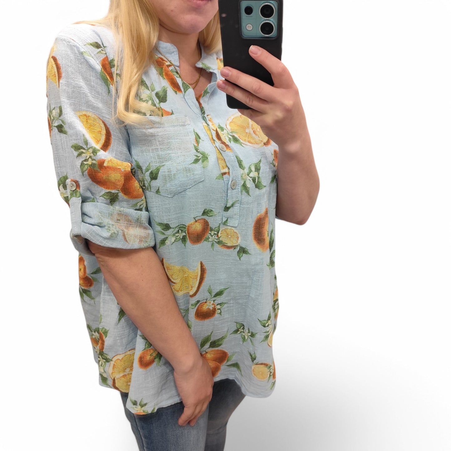 Bluse mit Orangen in Hellblau