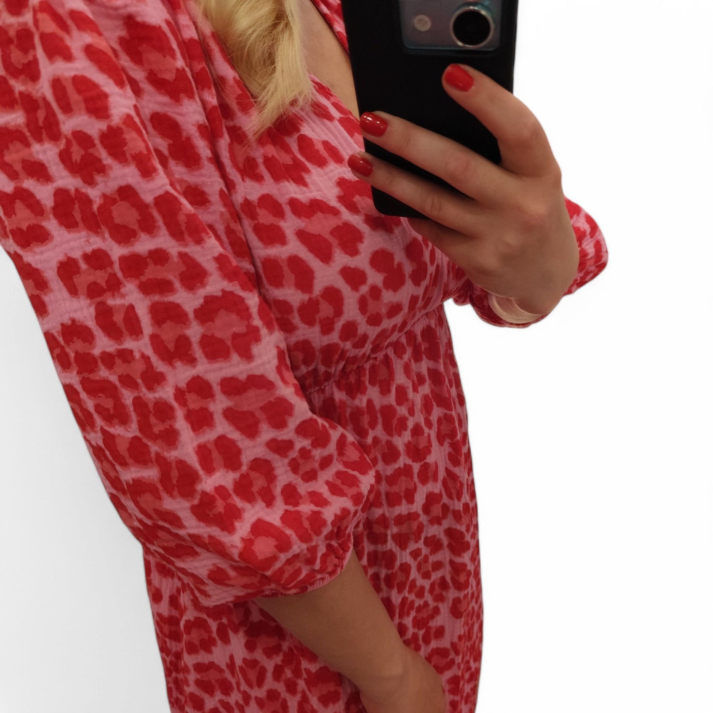 Musselin Kleid mit Leomuster in Rosa-Rot-Pink