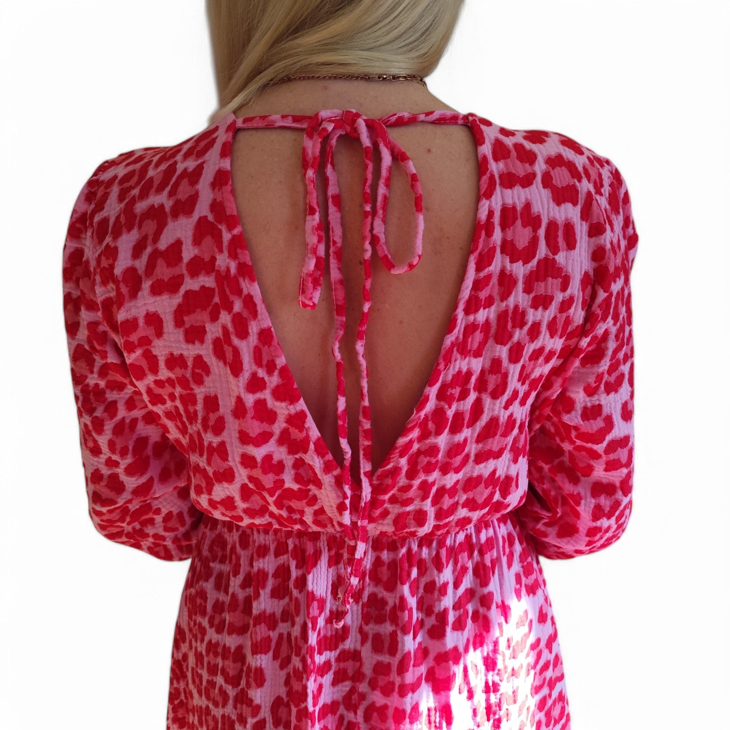 Musselin Kleid mit Leomuster in Rosa-Rot-Pink