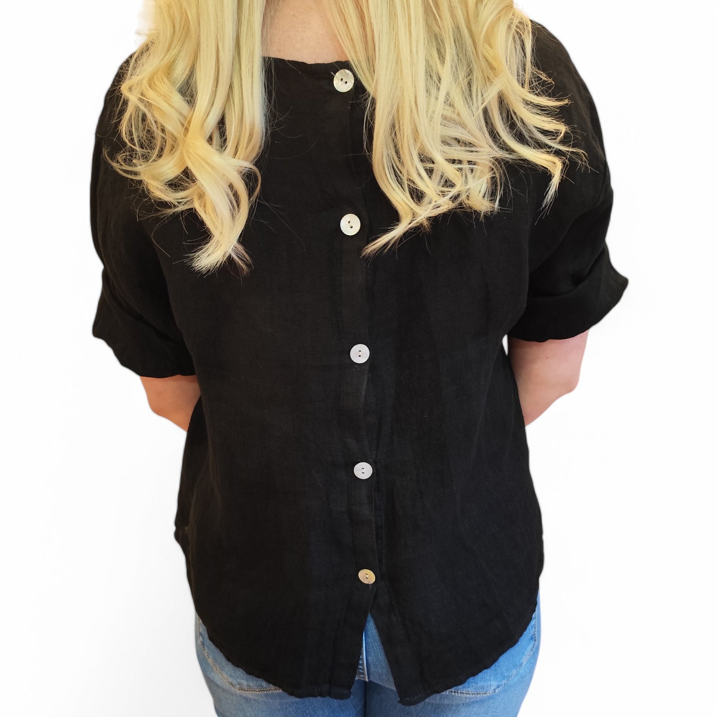 Leinenshirt mit Knopfleiste hinten in Schwarz