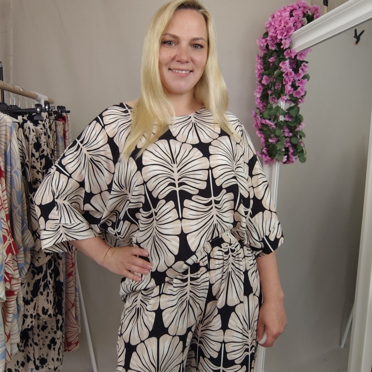 Shirt mit Print in Beige-Schwarz