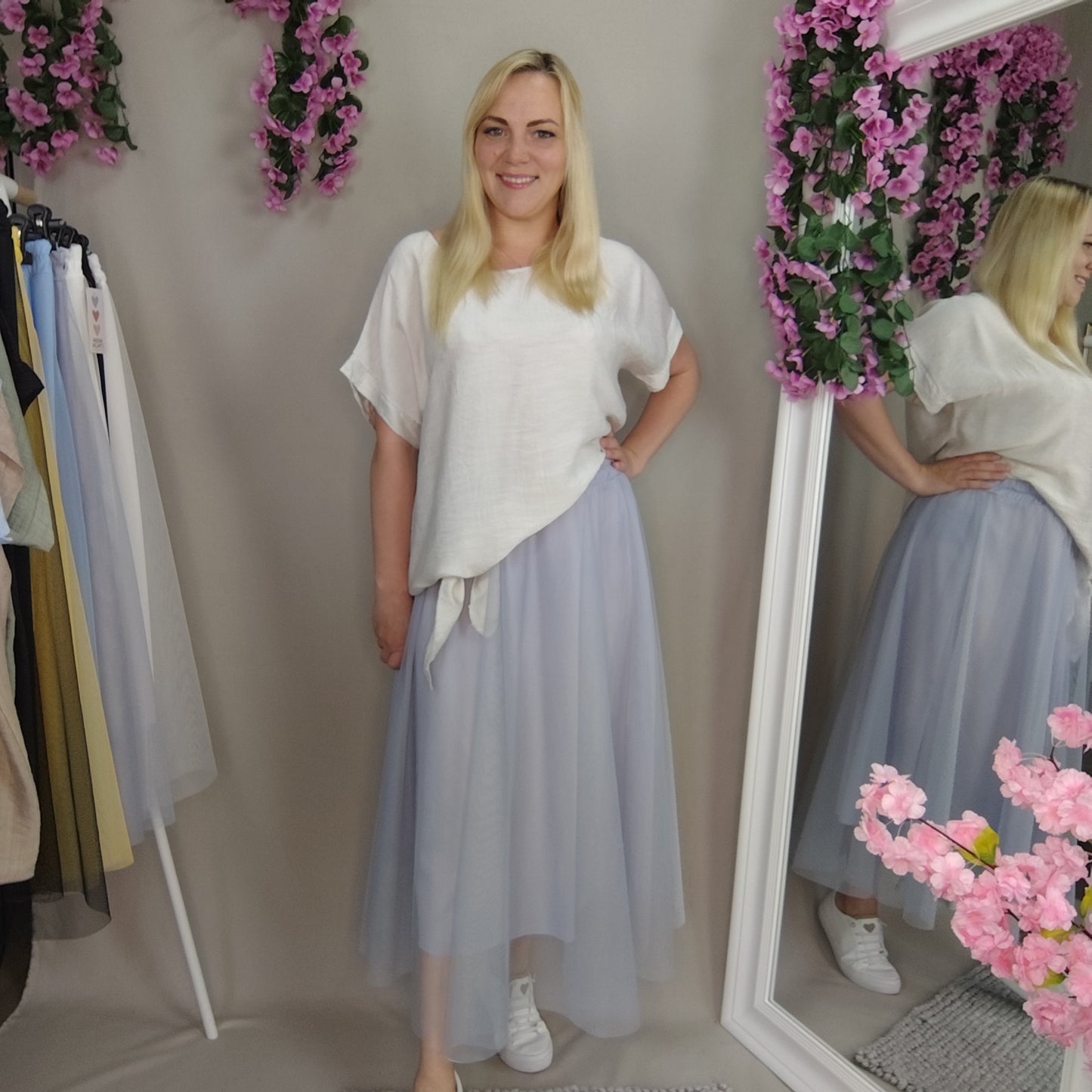 Viskosebluse mit Bindesaum in Beige