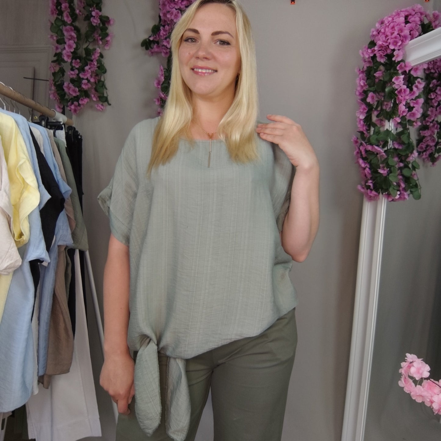 Viskosebluse mit Bindesaum in Olivgrün