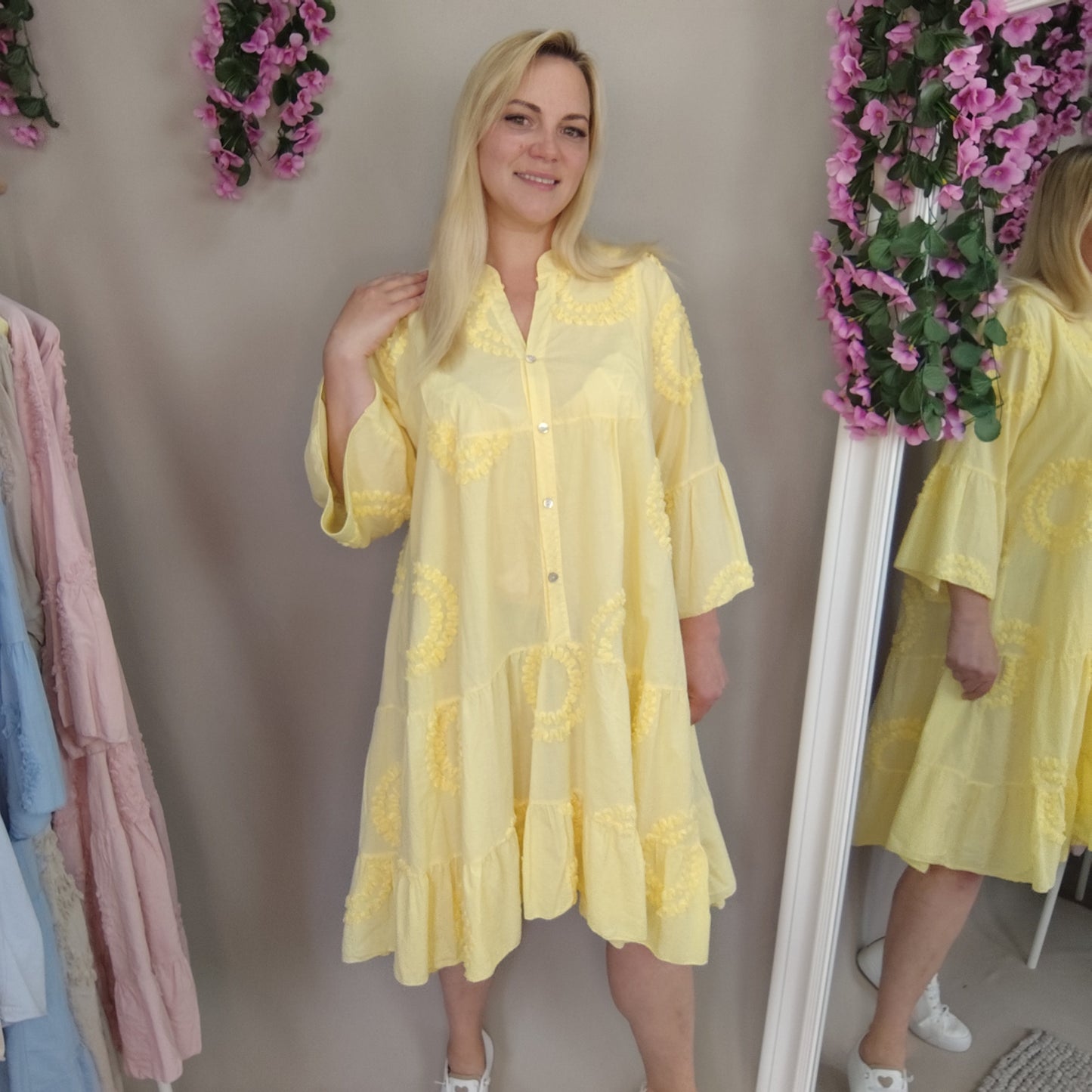 Luftiges Sommerkleid in Gelb