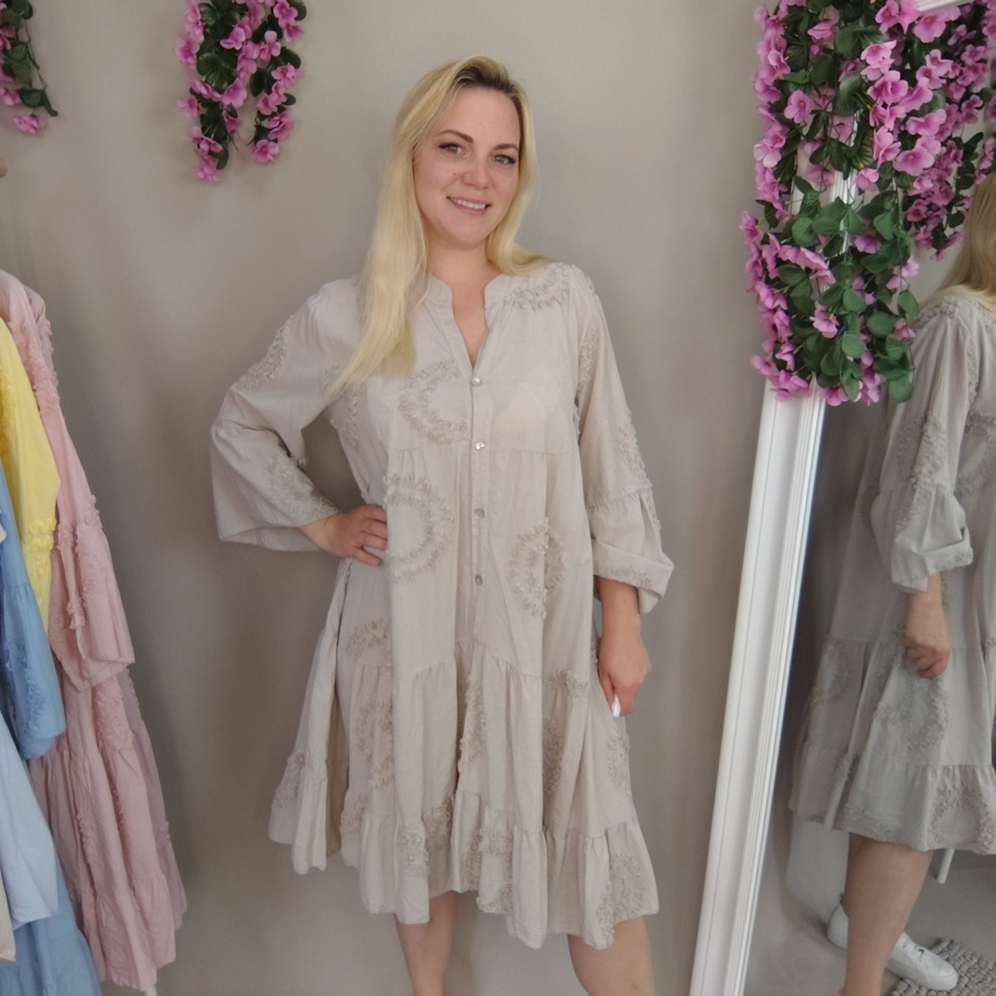 Luftiges Sommerkleid in Beige