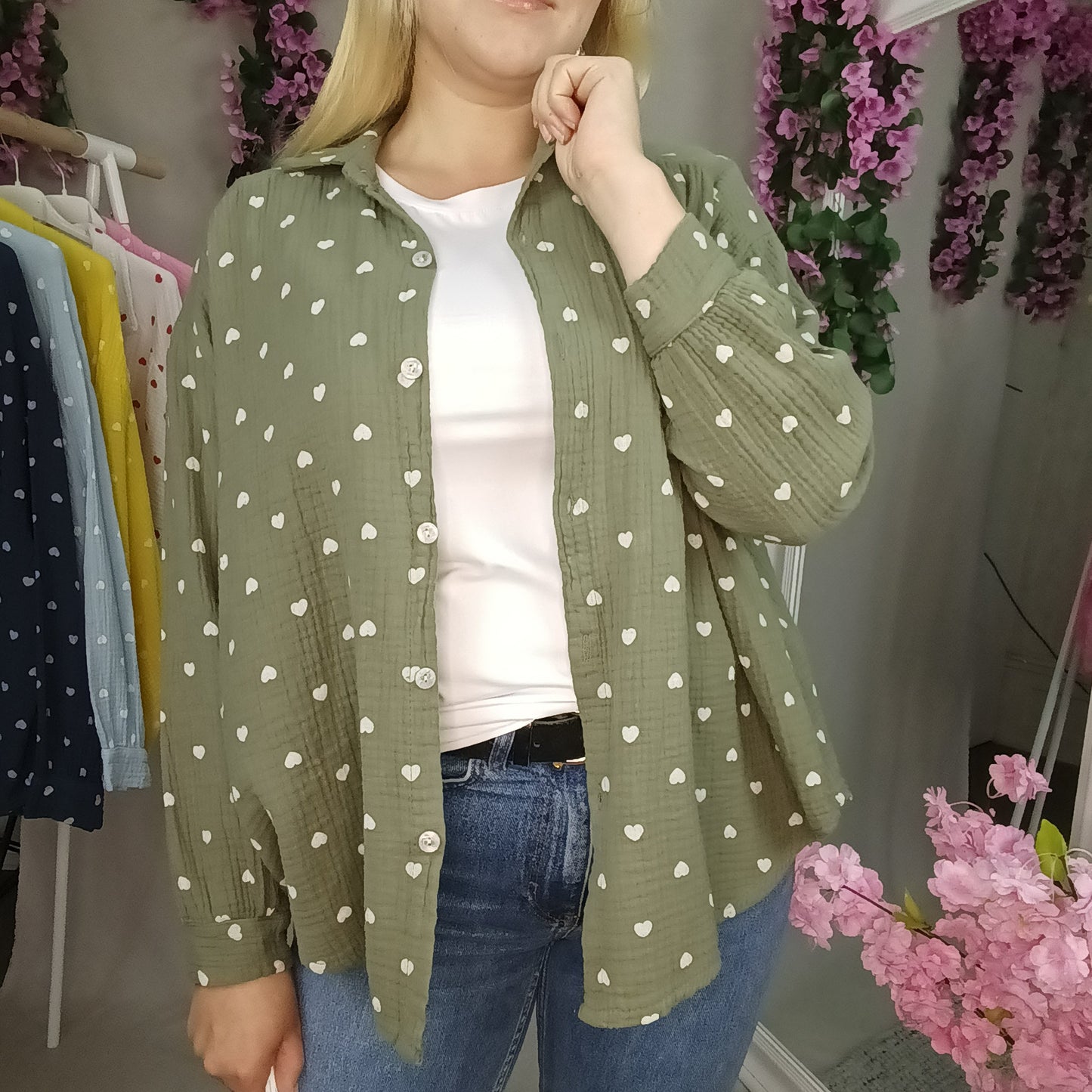 Musselin Bluse mit Herzchen in Olivgrün