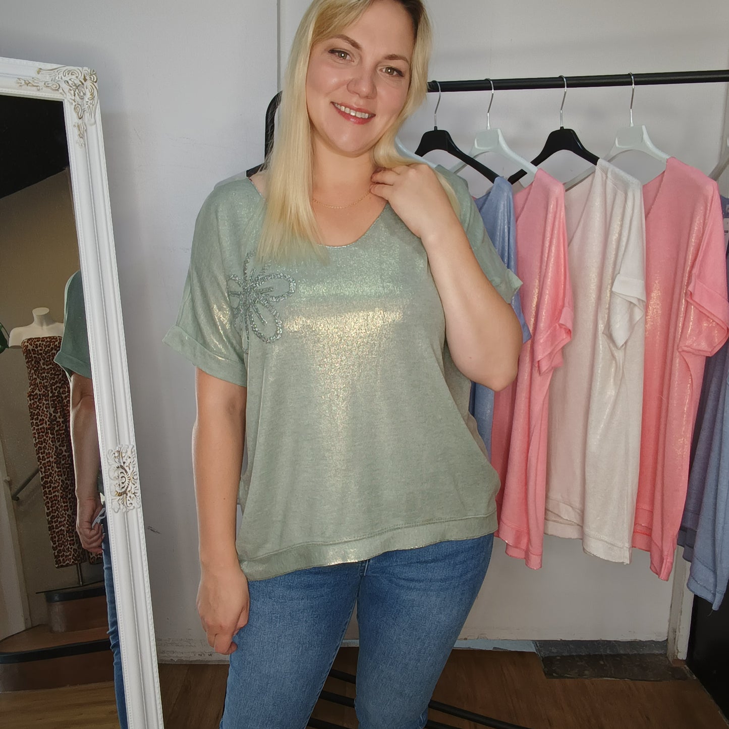 Schimmerndes Kurzarm-Shirt in Olivgrün