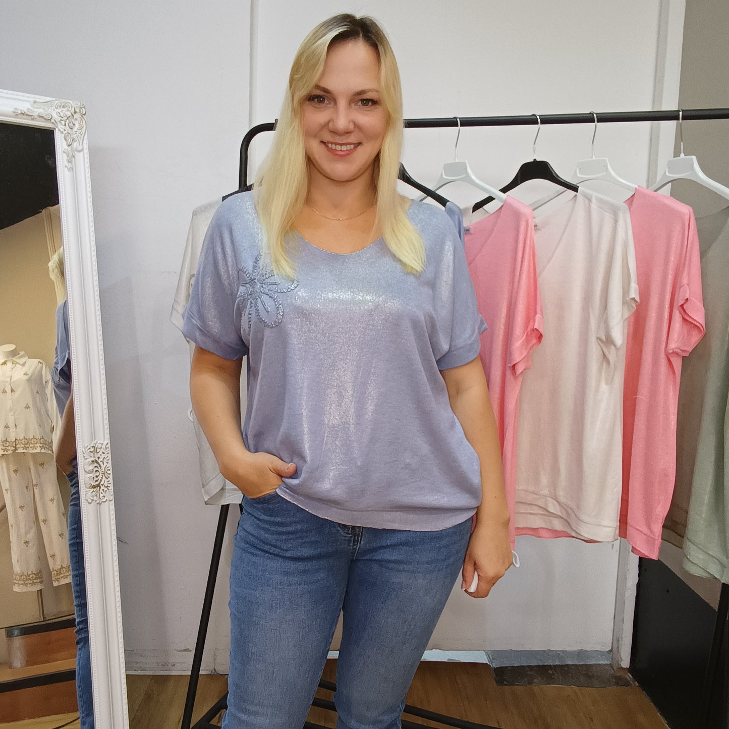 Schimmerndes Kurzarm-Shirt in Blau
