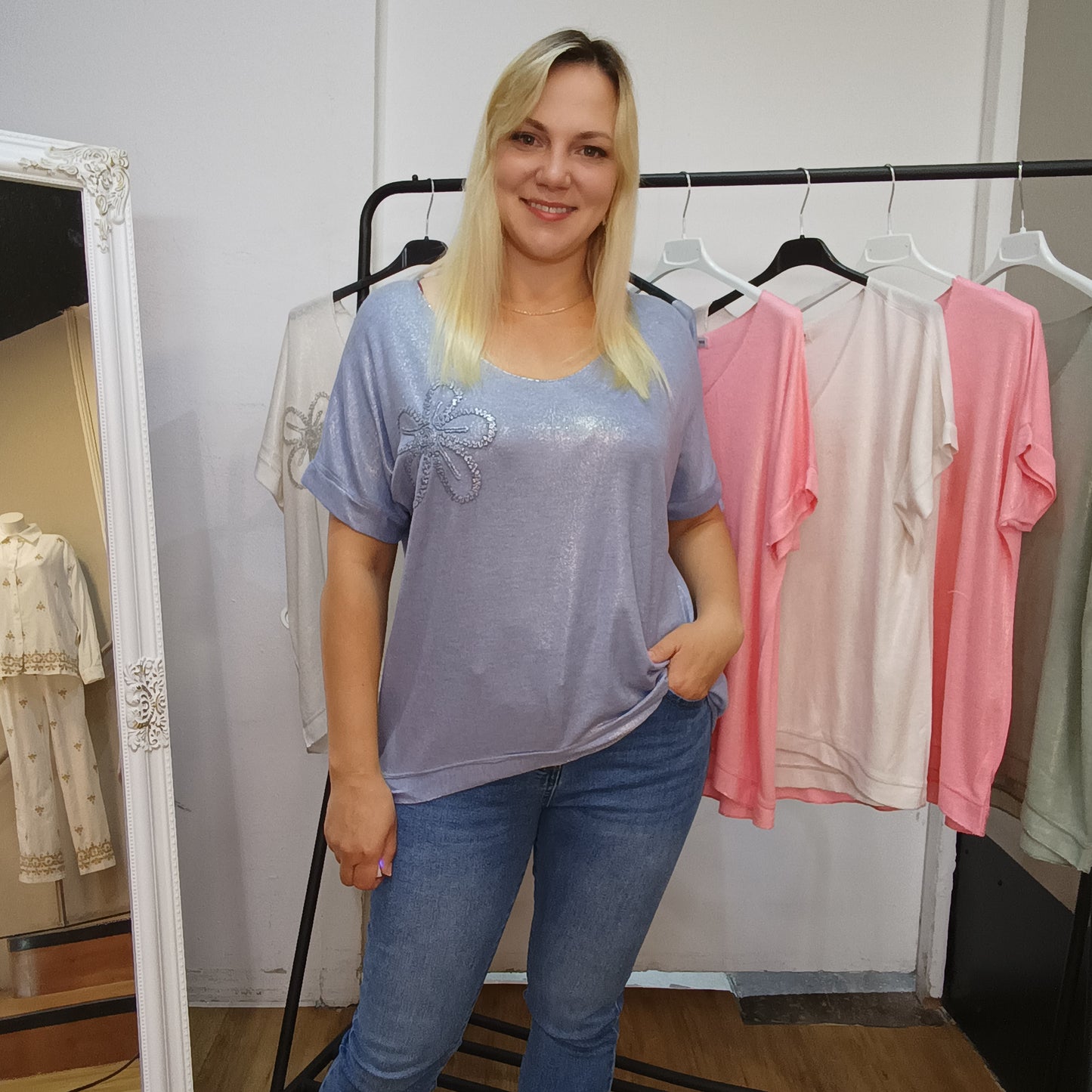 Schimmerndes Kurzarm-Shirt in Blau