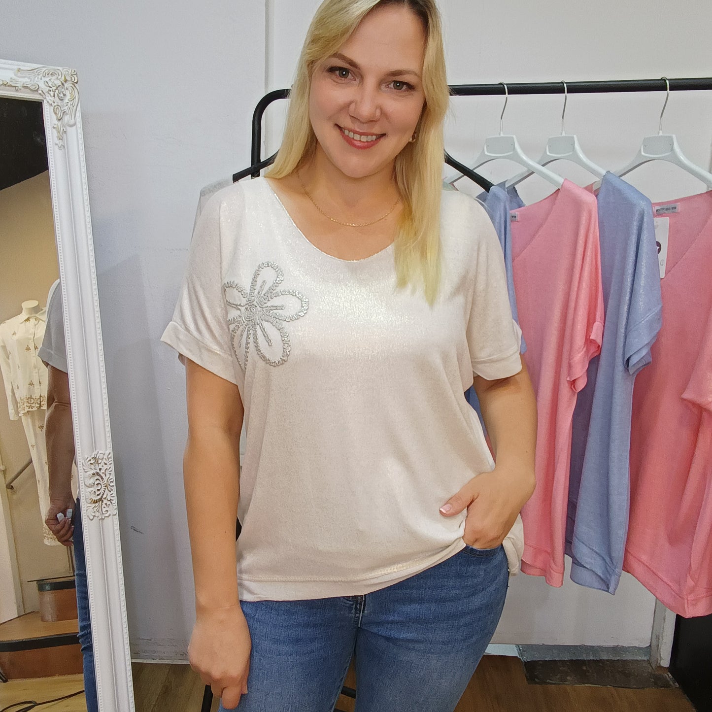 Schimmerndes Kurzarm-Shirt in Beige