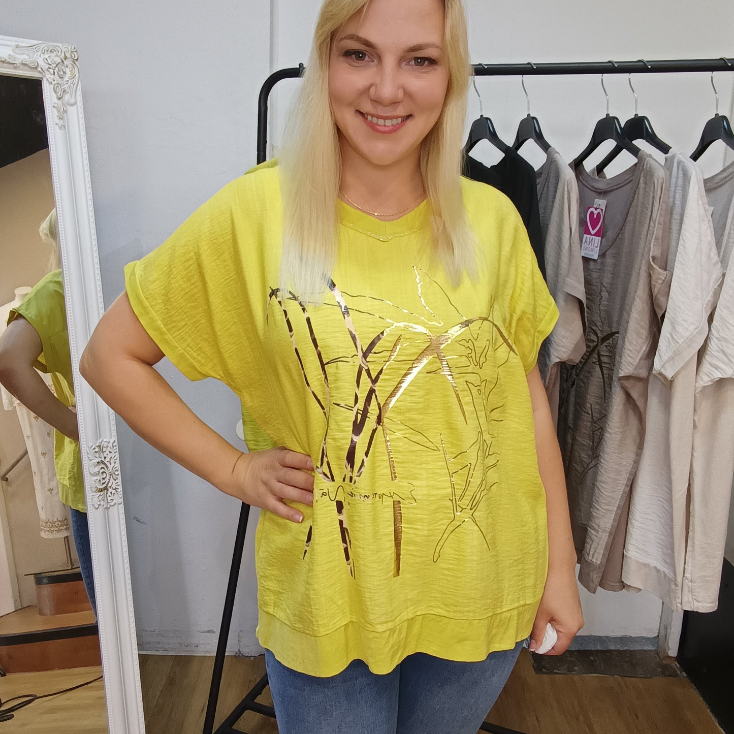 Kurzarm-Shirt mit Muster in Senfgelb