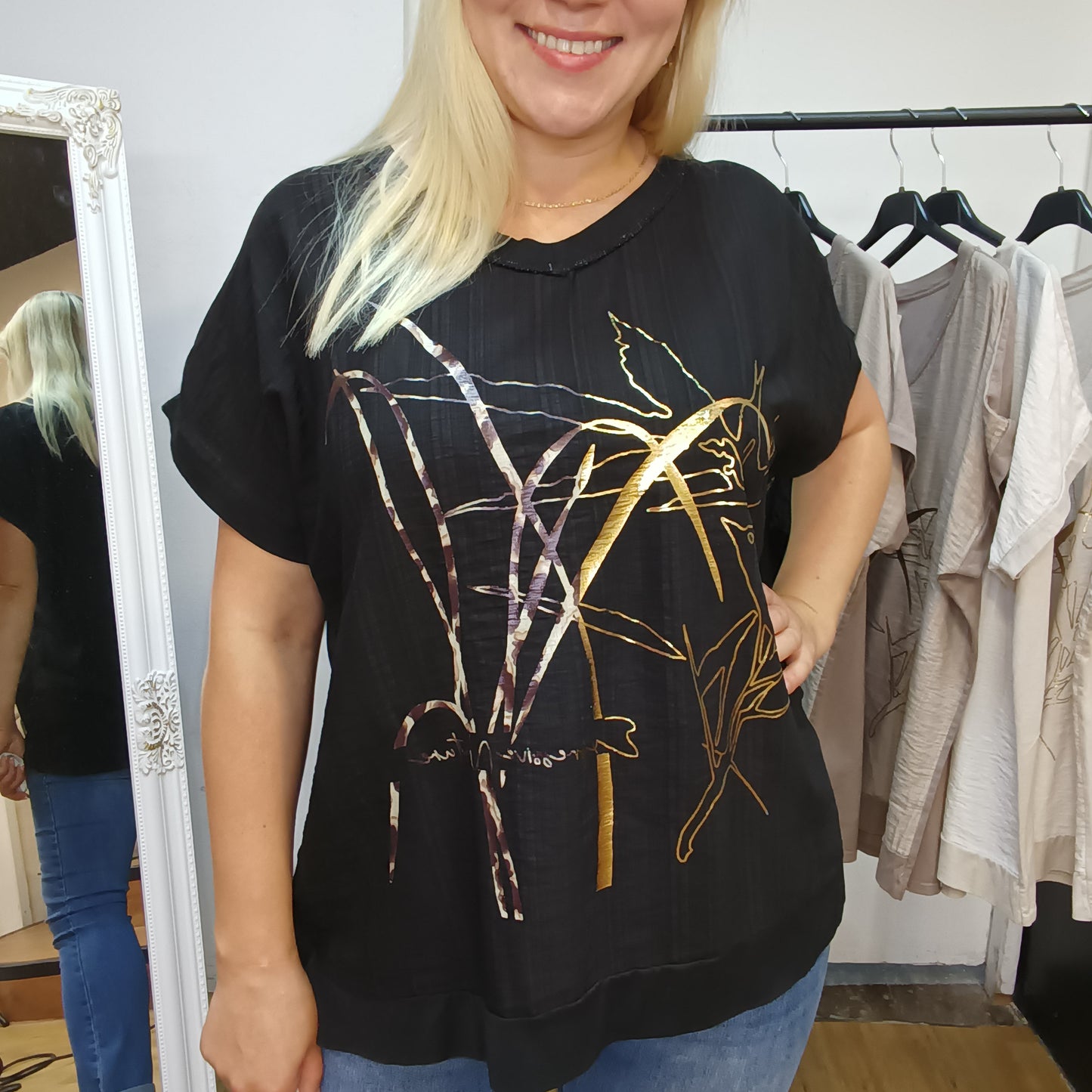 Kurzarm-Shirt mit Muster in Schwarz