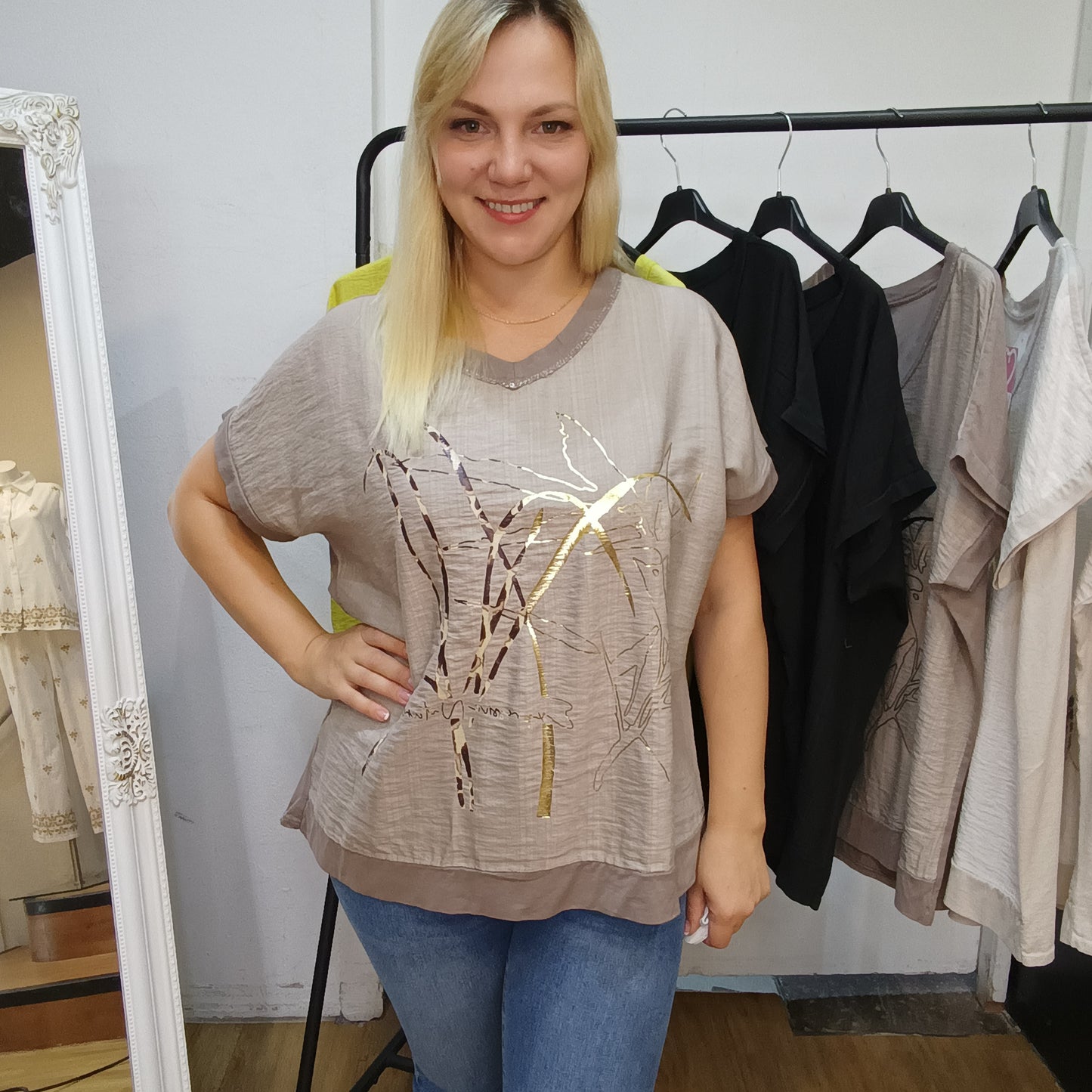 Kurzarm-Shirt mit Muster in Braun