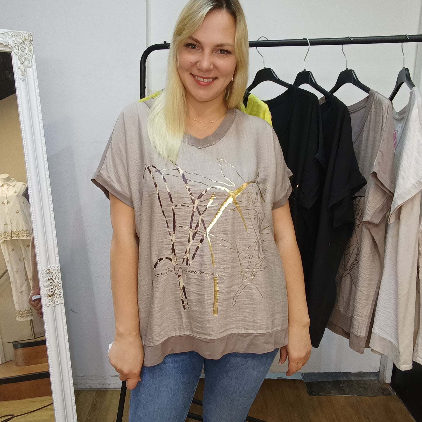 Kurzarm-Shirt mit Muster in Braun