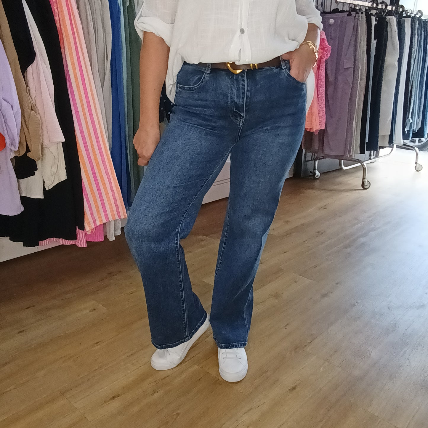 Wide Leg Jeans mit Gürtel