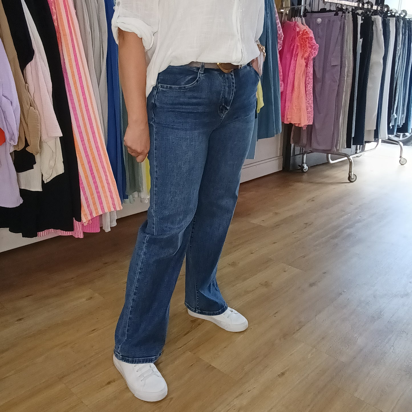 Wide Leg Jeans mit Gürtel