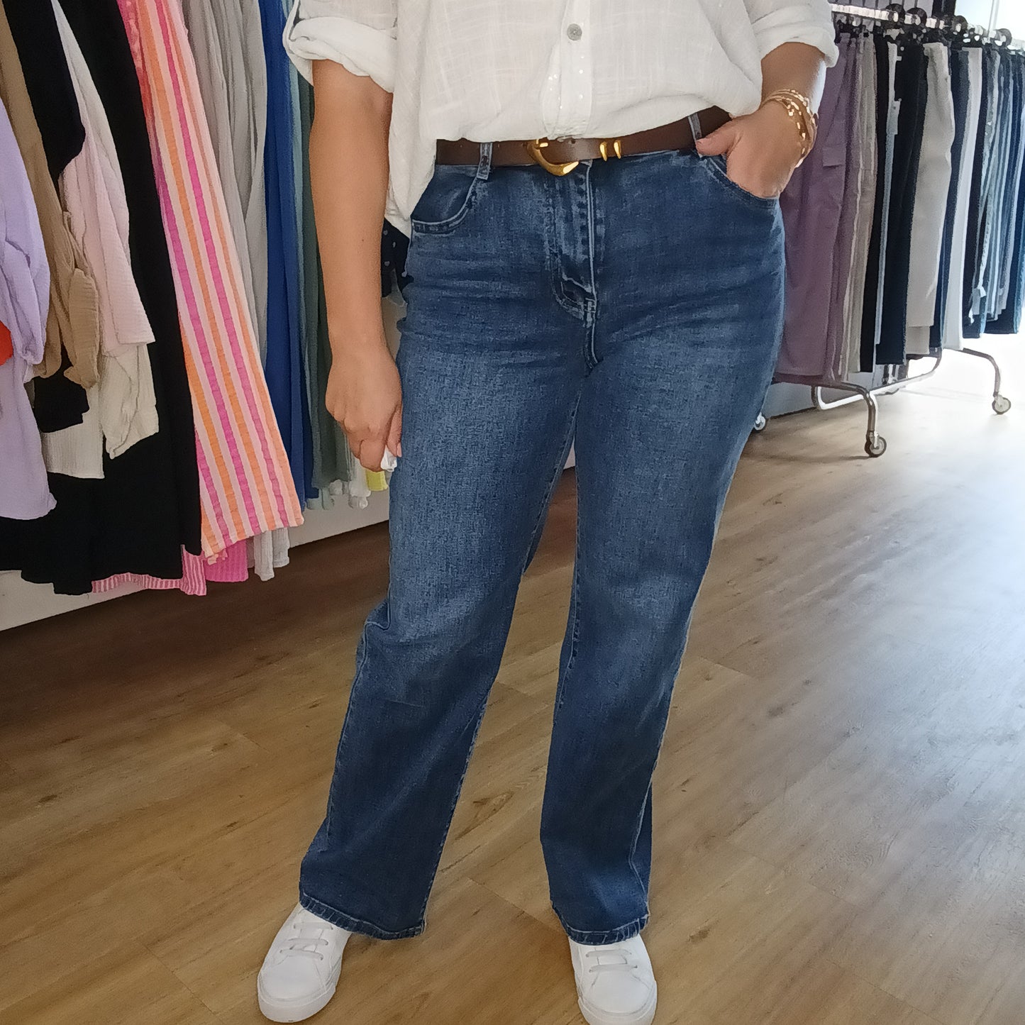 Wide Leg Jeans mit Gürtel
