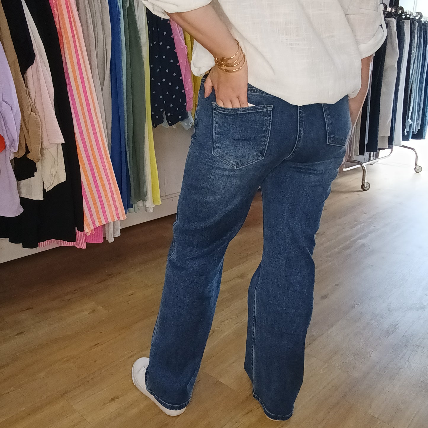Wide Leg Jeans mit Gürtel