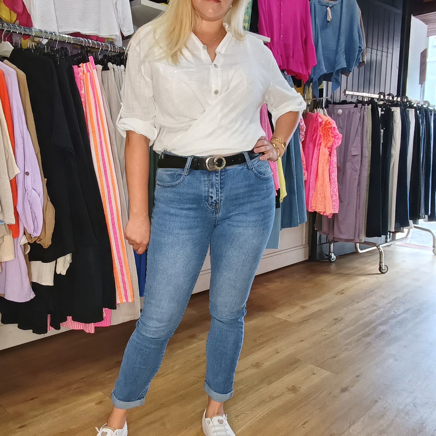 Slim Fit Jeans mit Gürtel