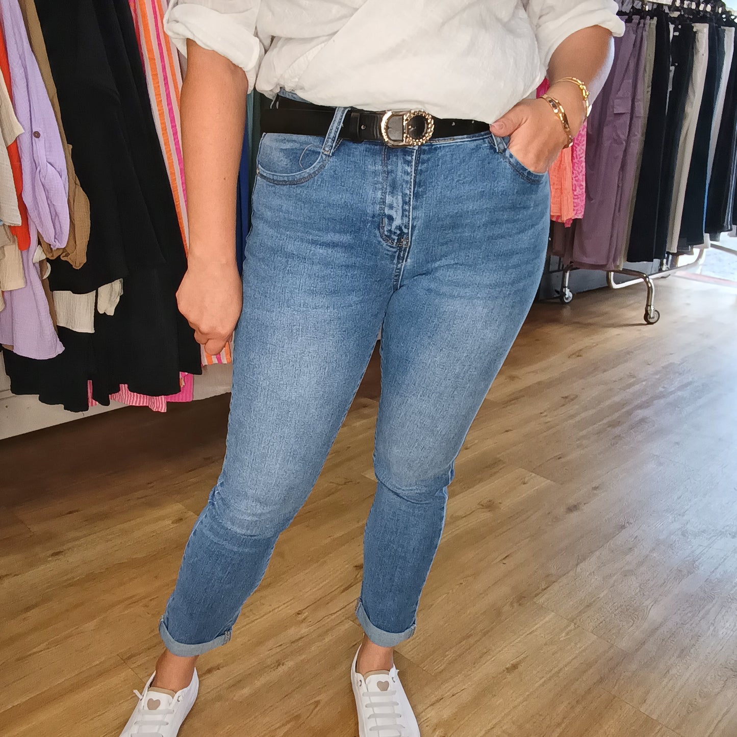 Slim Fit Jeans mit Gürtel