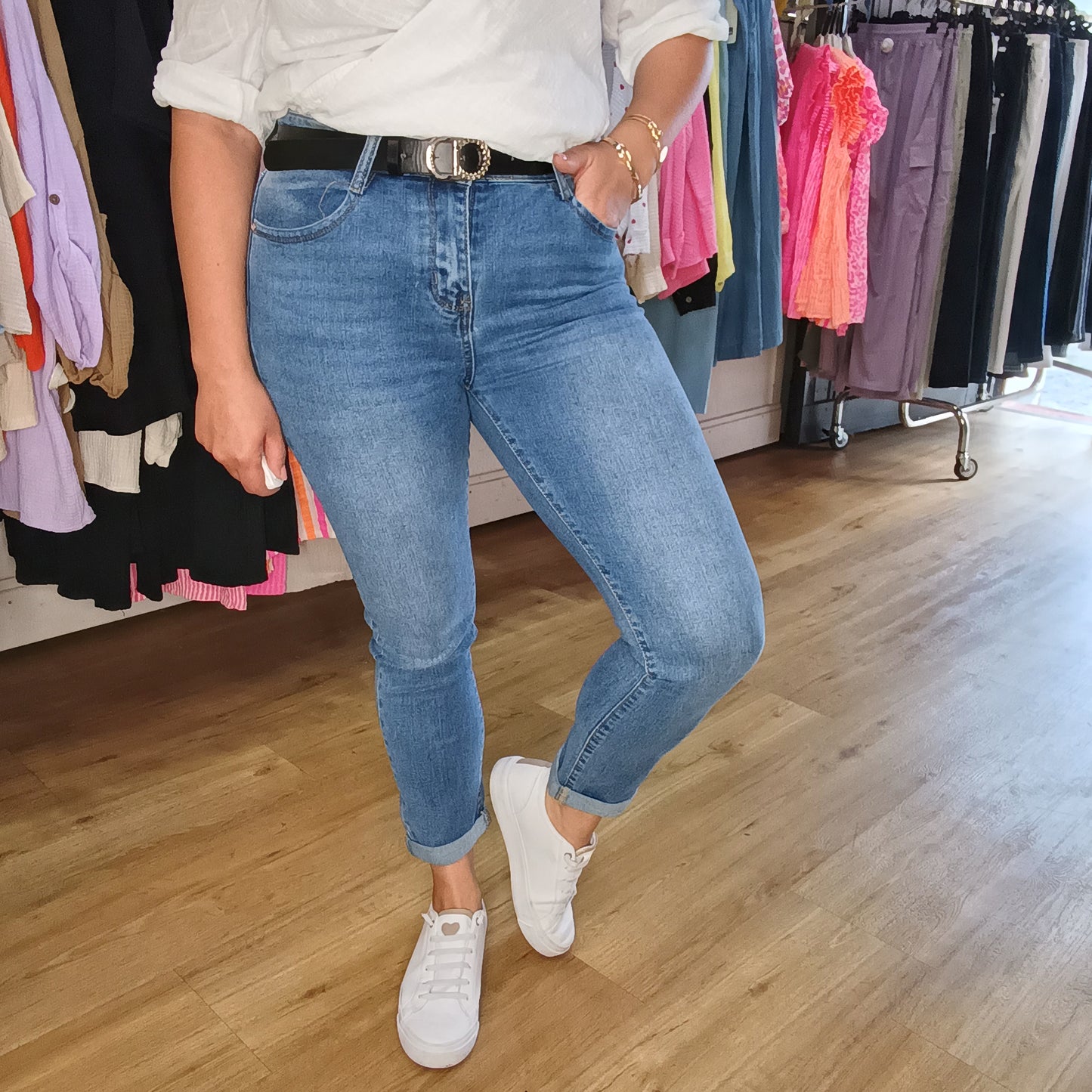Slim Fit Jeans mit Gürtel
