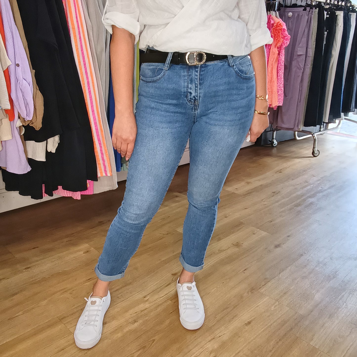 Slim Fit Jeans mit Gürtel