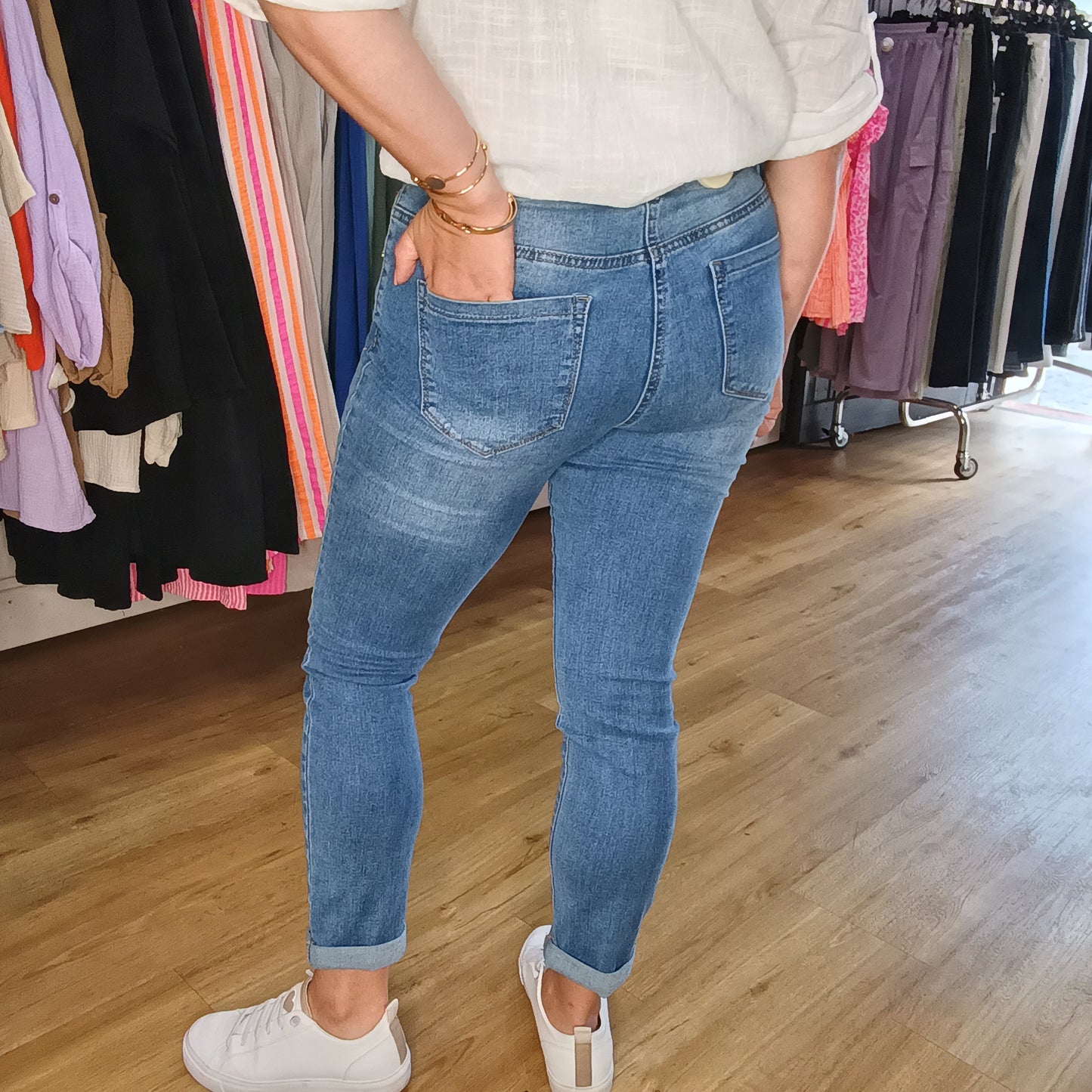 Slim Fit Jeans mit Gürtel