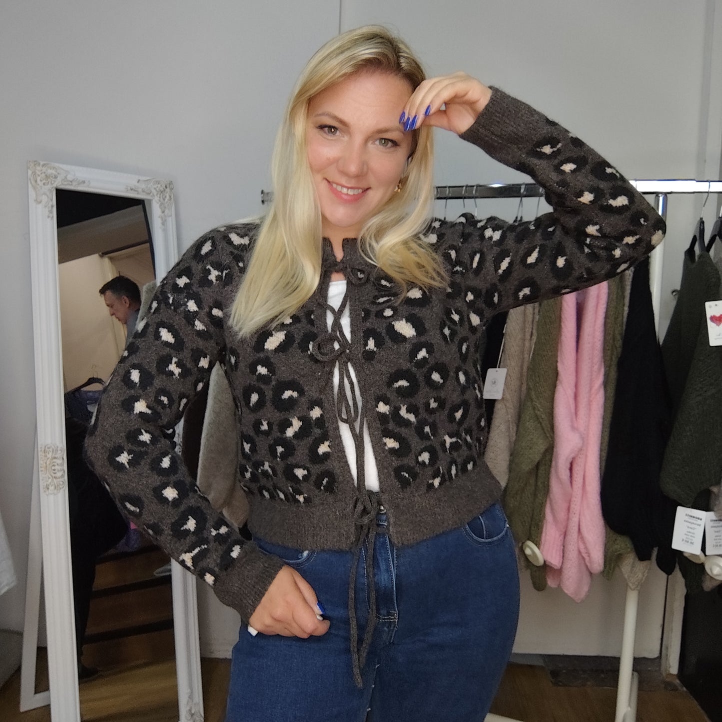 Strickjacke "Shakira" mit Leomuster in Grau
