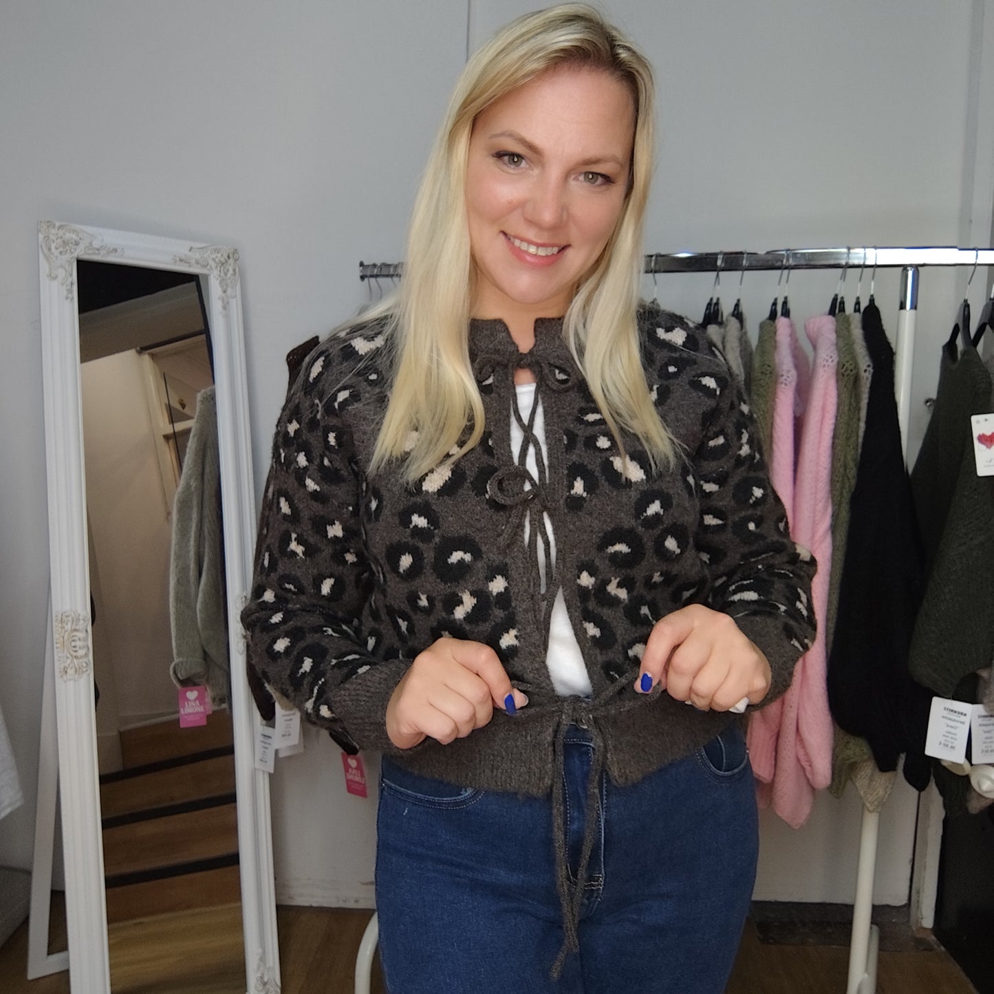 Strickjacke "Shakira" mit Leomuster in Grau