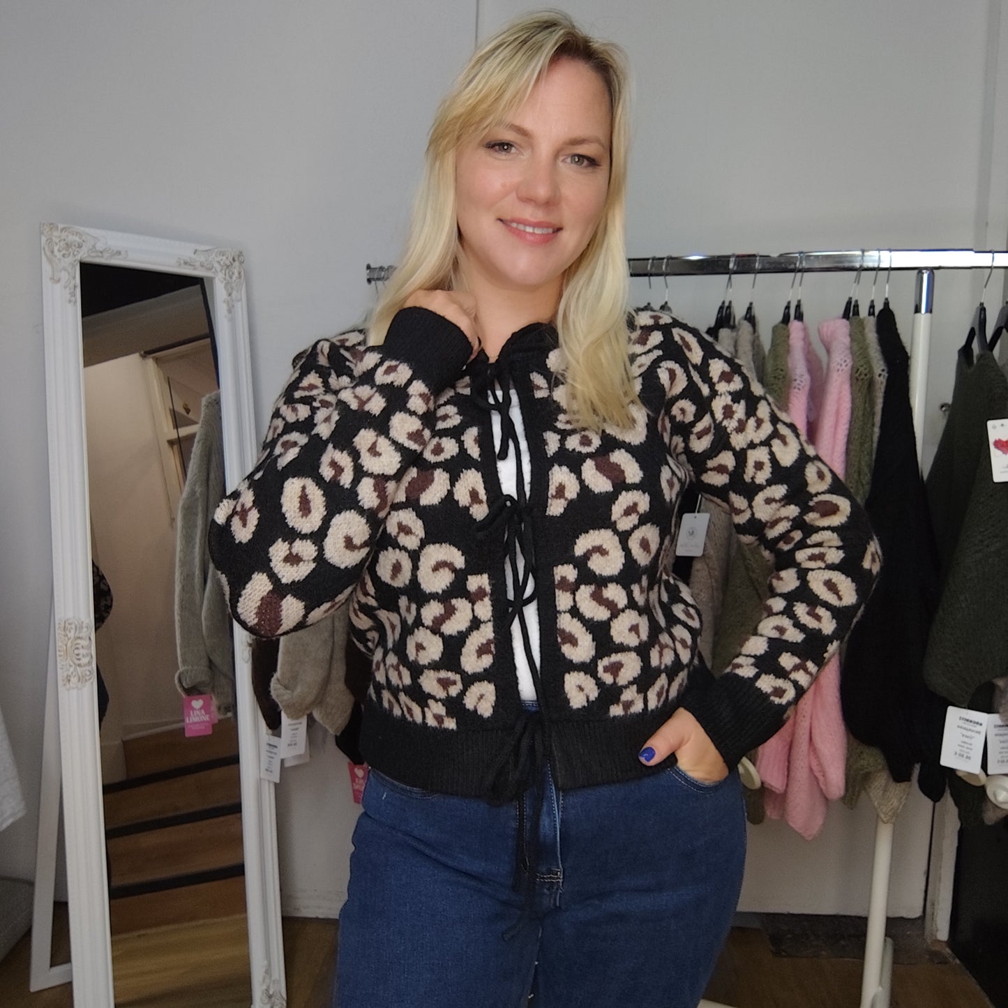 Strickjacke "Shakira" mit Leomuster in Schwarz