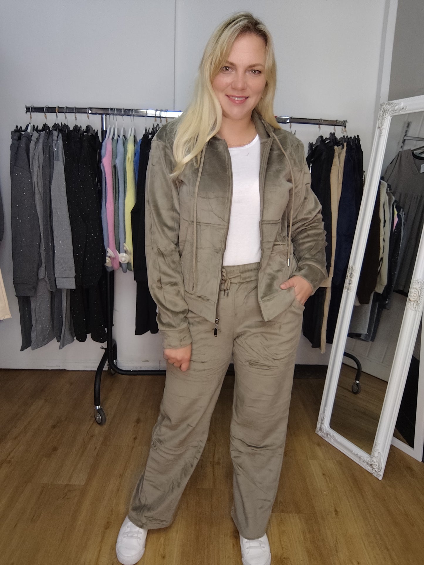 Zweiteiler "Emilia" in Khaki