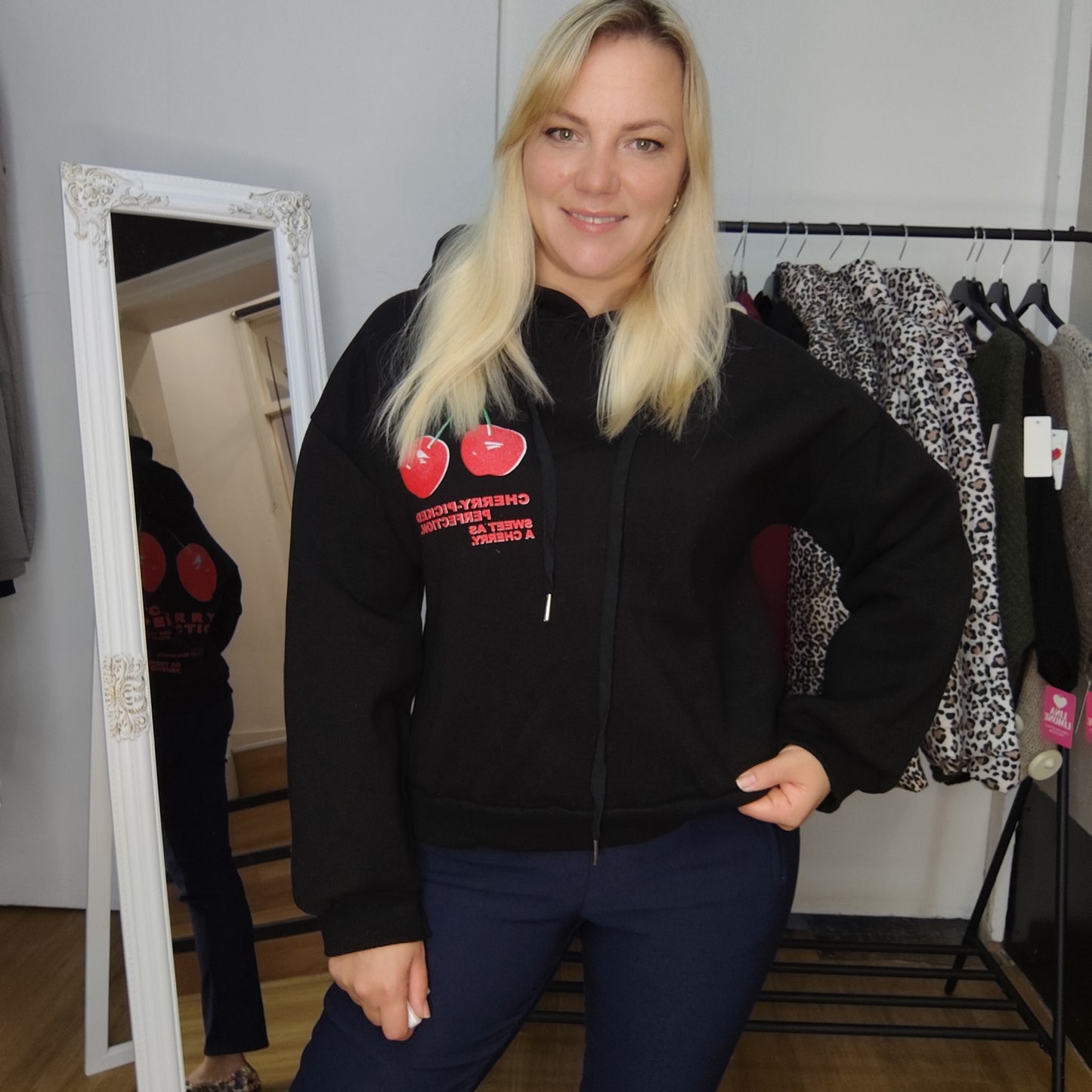 Pullover "Cherry" in Schwarz