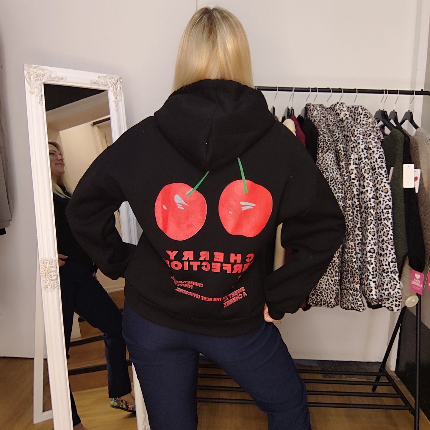 Pullover "Cherry" in Schwarz