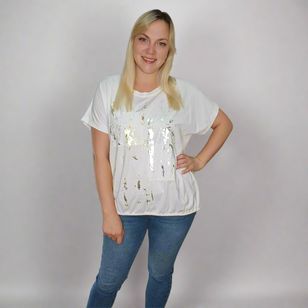 Kurzarm-Shirt mit Muster und Tunnelzug in Weiß