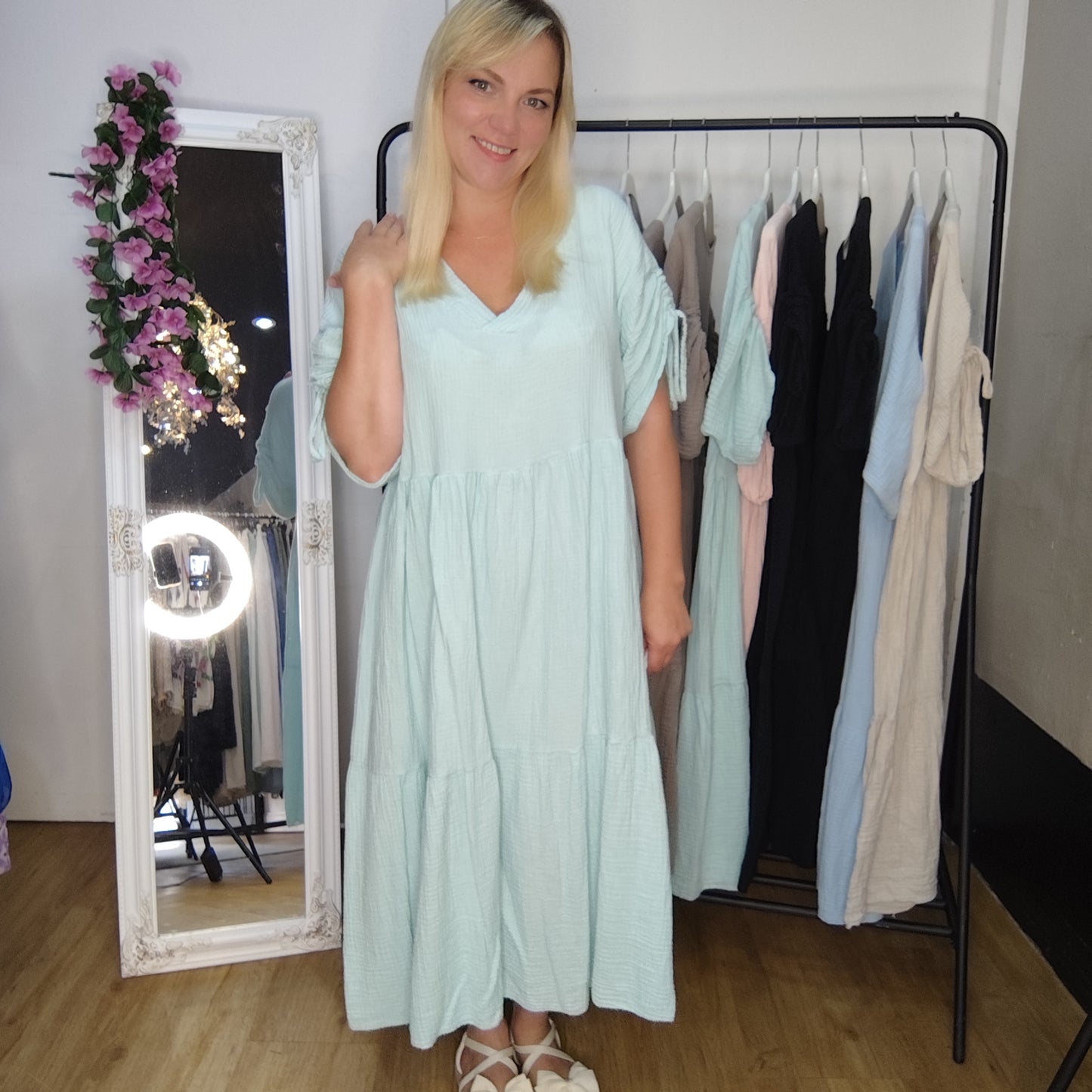 Musselin Kleid mit Raffung am Ärmel in Türkis