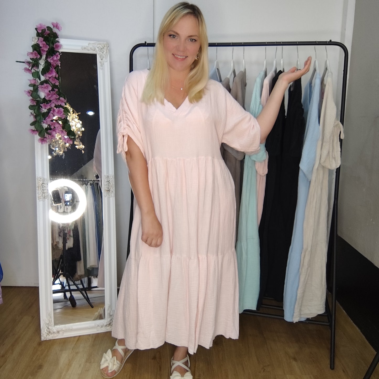 Musselin Kleid mit Raffung am Ärmel in Rosa