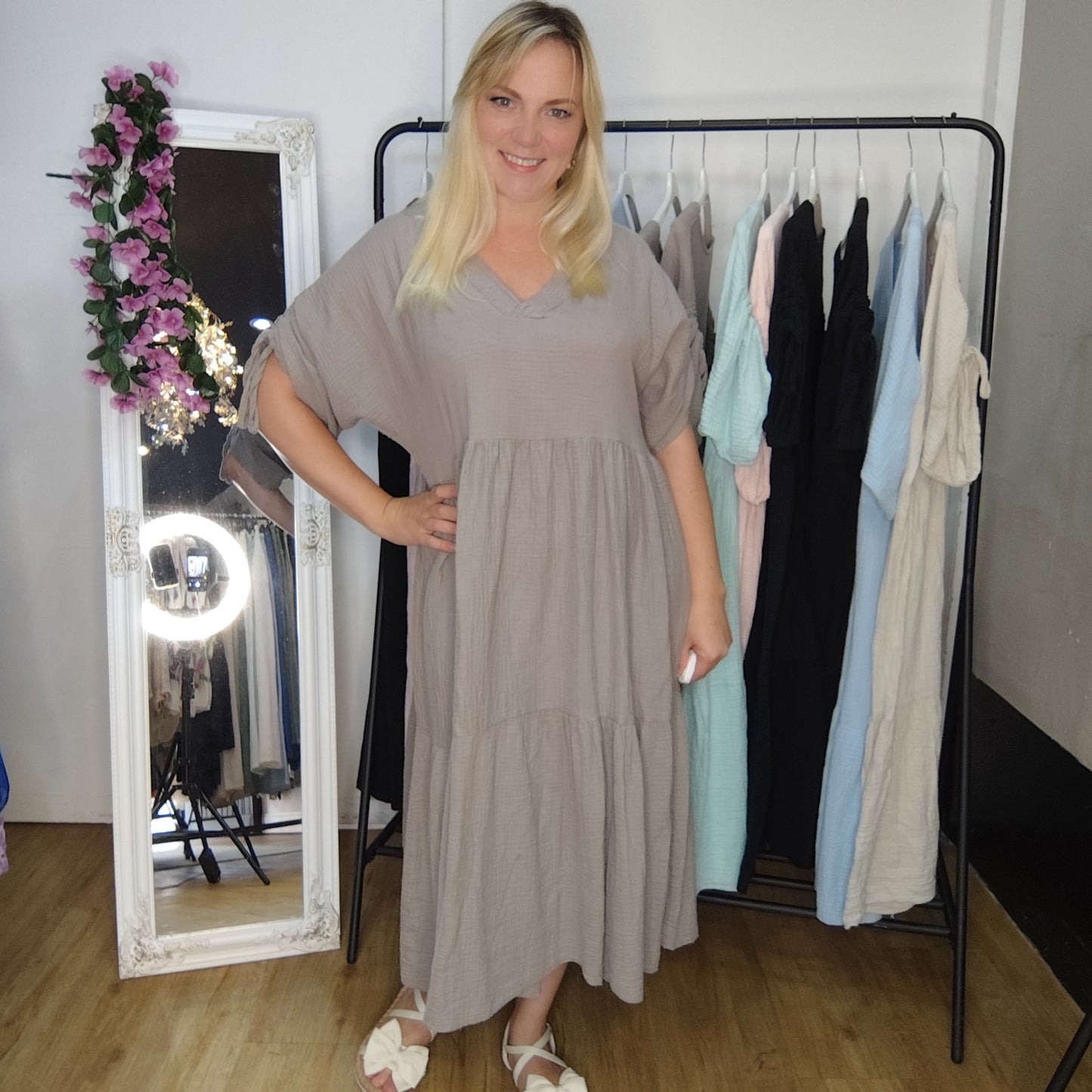 Musselin Kleid mit Raffung am Ärmel in Braun