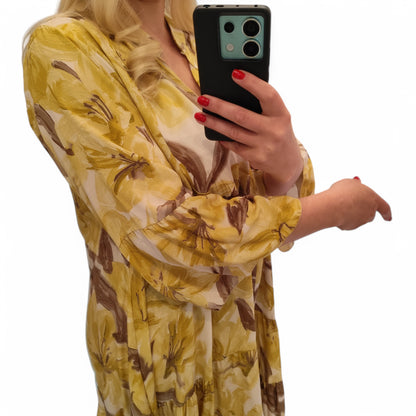 Kleid mit floralem Muster in Gelb
