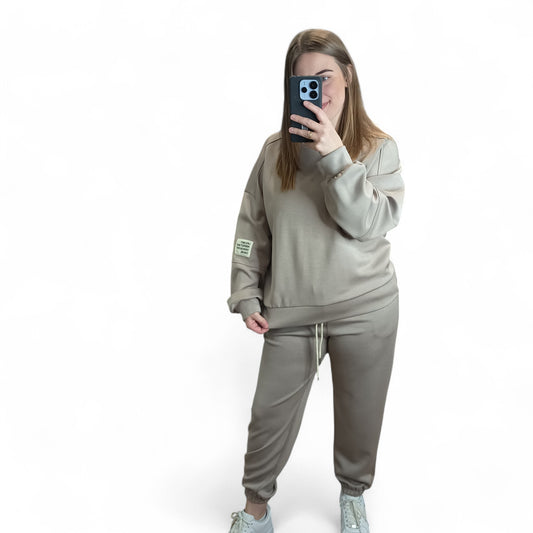 langärmliger Jogginganzug/ Jogging Zweiteiler  in Braun