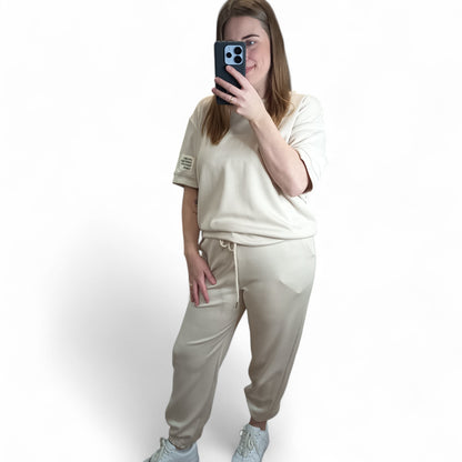 Kurzärmliger Jogginganzug/ Jogging-Zweiteiler in Beige