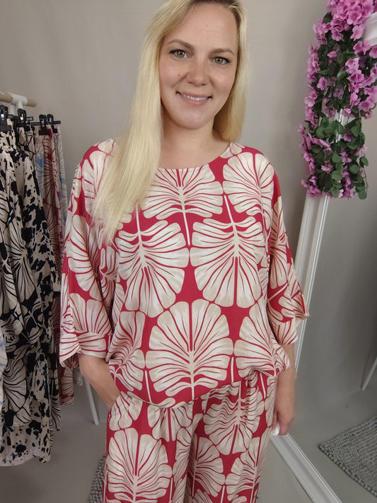 Shirt mit Print in Beige-Rot