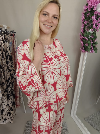 Shirt mit Print in Beige-Rot