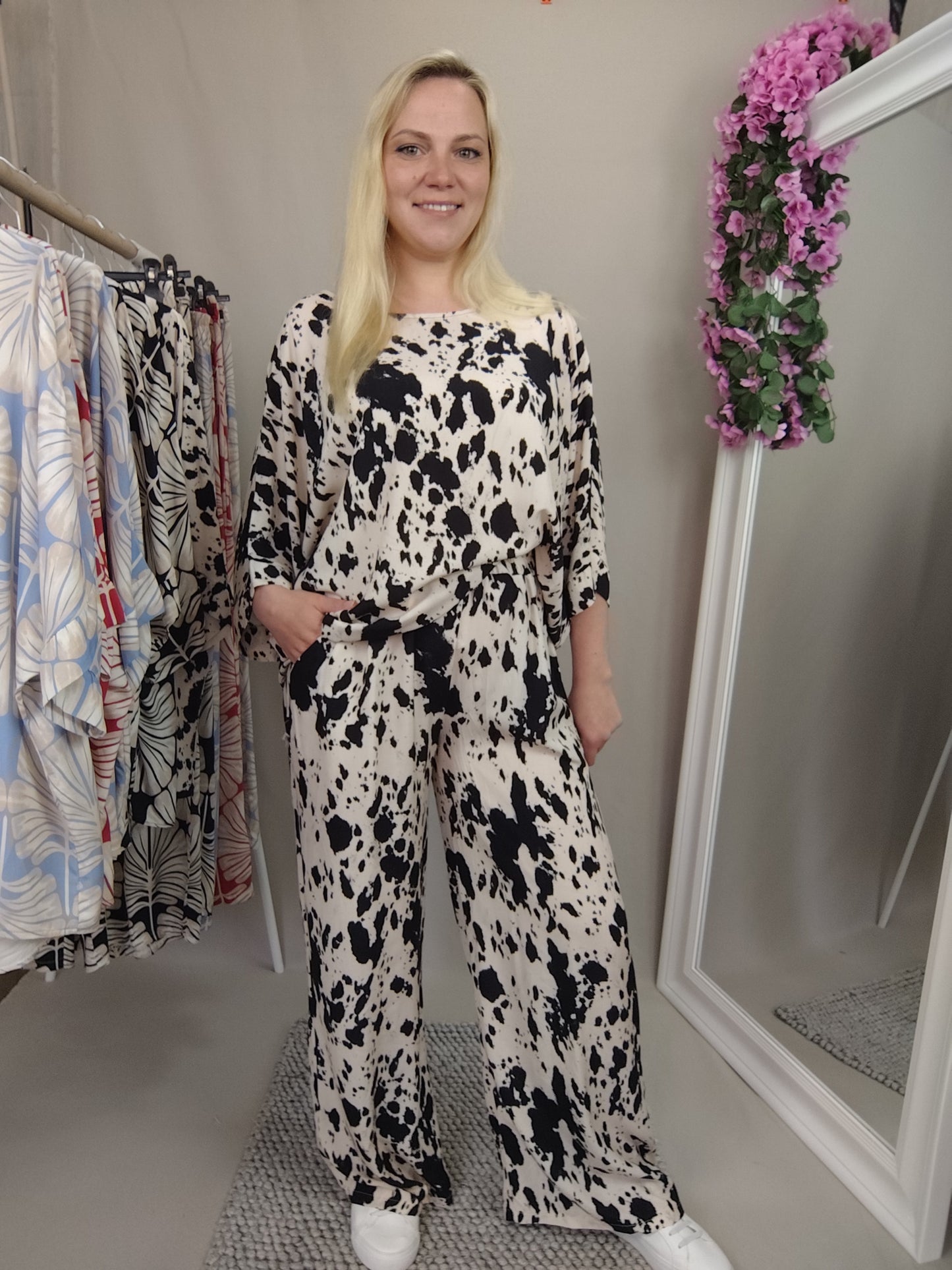 Weite Hose mit Print in Beige-Schwarz