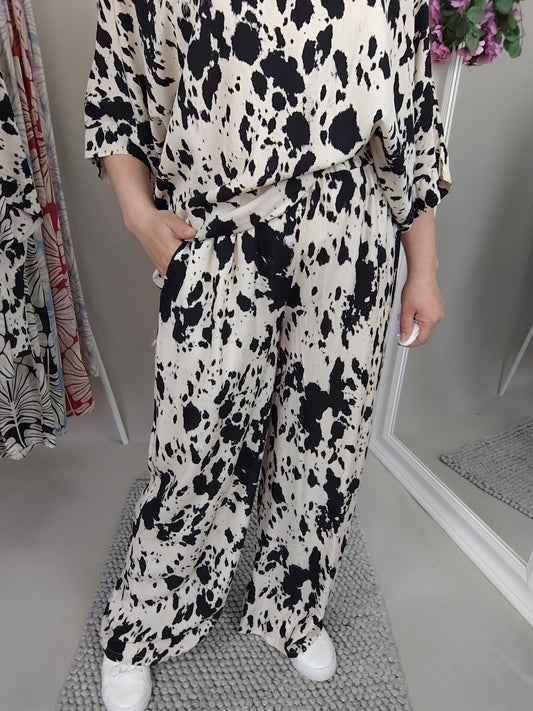 Weite Hose mit Print in Beige-Schwarz
