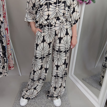 Weite Hose mit Print in Beige-Schwarz