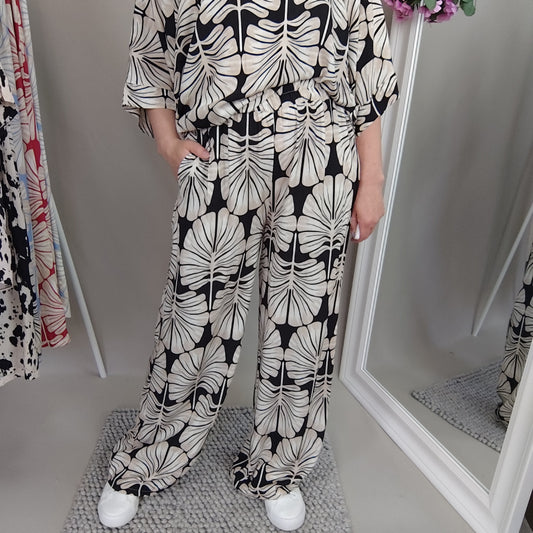 Weite Hose mit Print in Beige-Schwarz